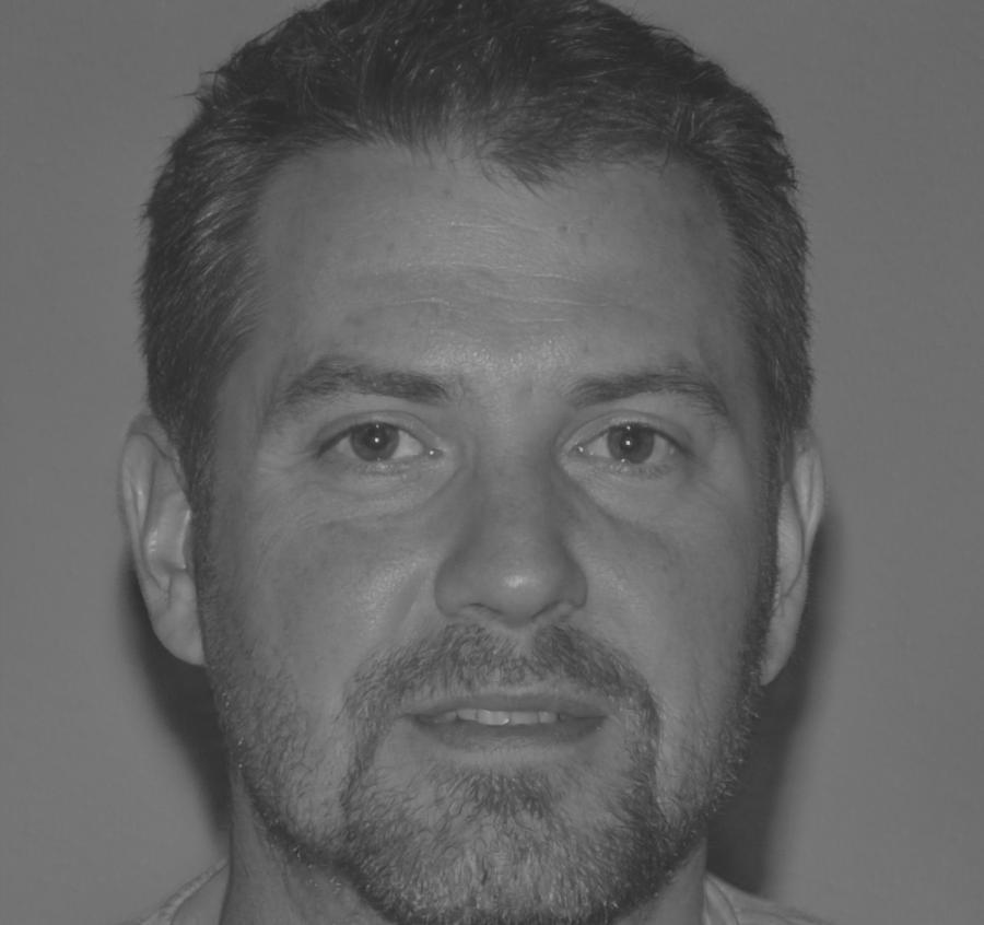 Portrait de Marc Dubois, expert en analyse financière